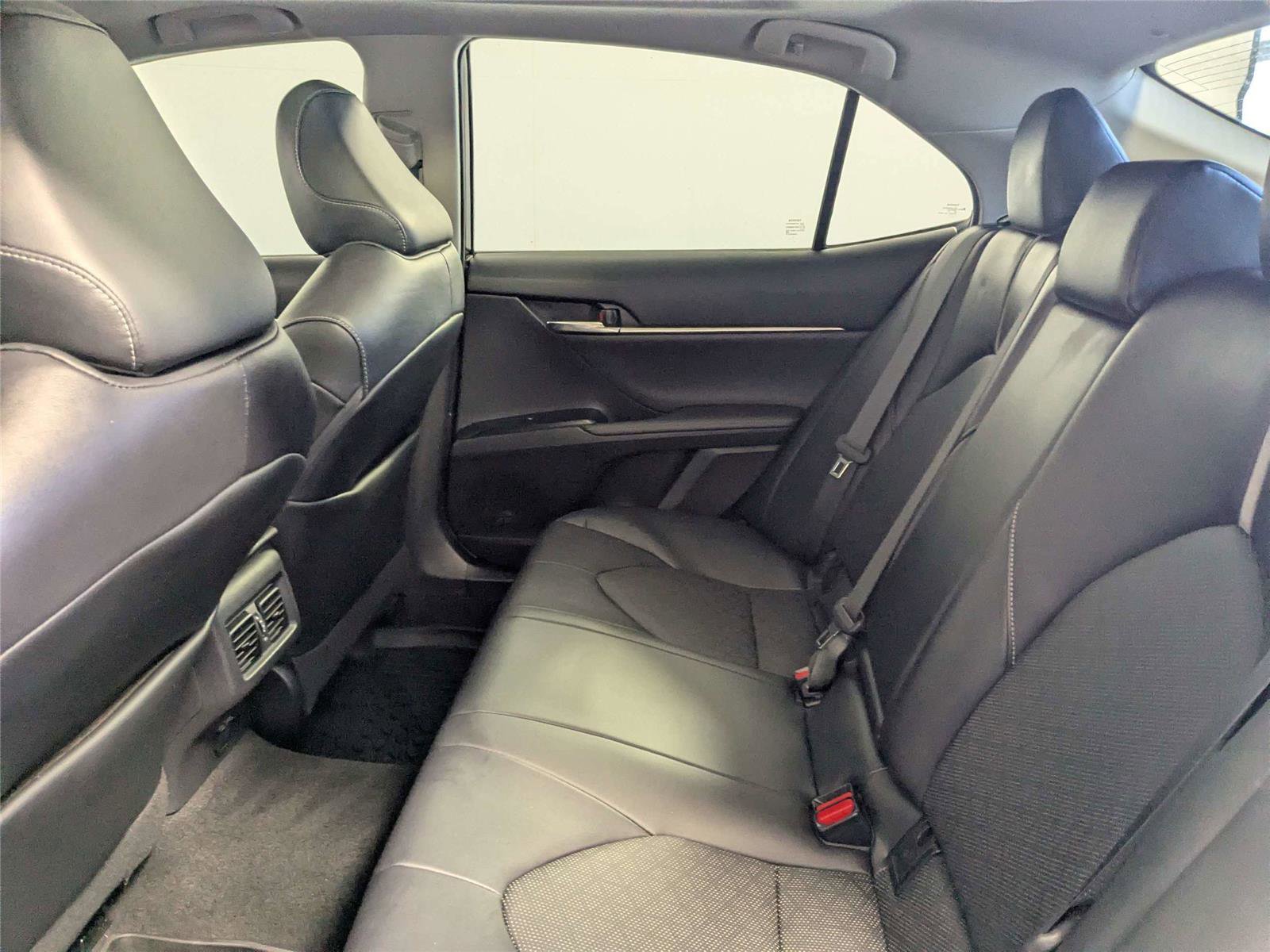 Used 2020 Toyota Camry XSE FWD image 34
