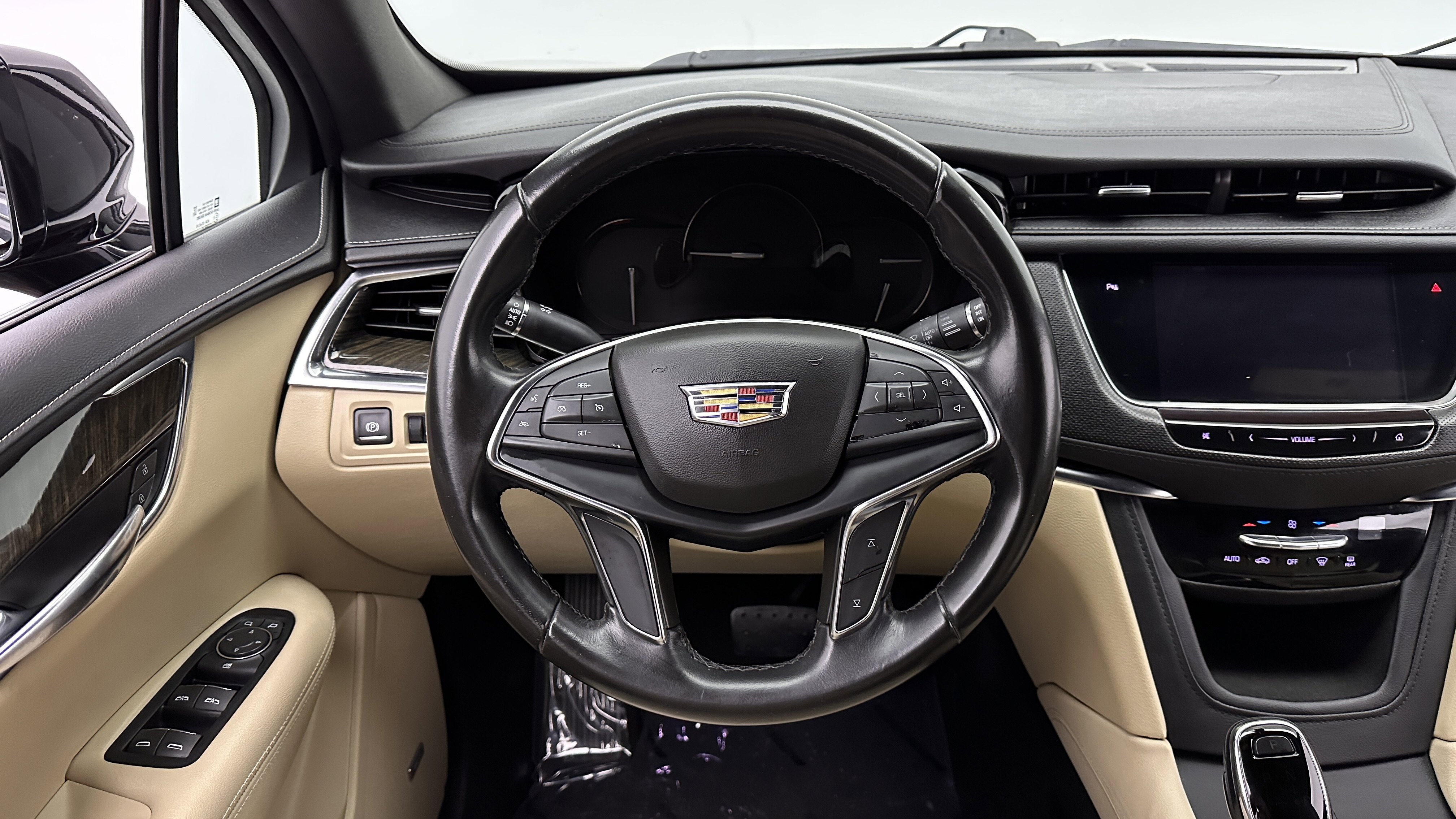 Used 2019 Cadillac XT5 FWD image 25