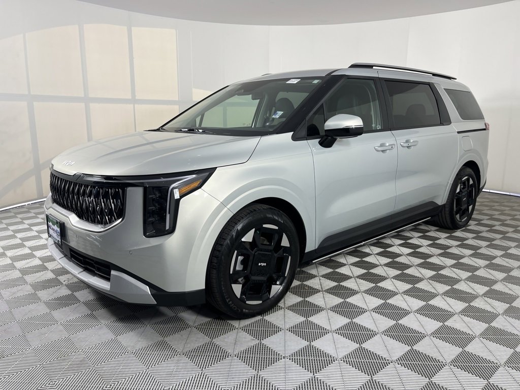 Used 2025 Kia Carnival EX image 3