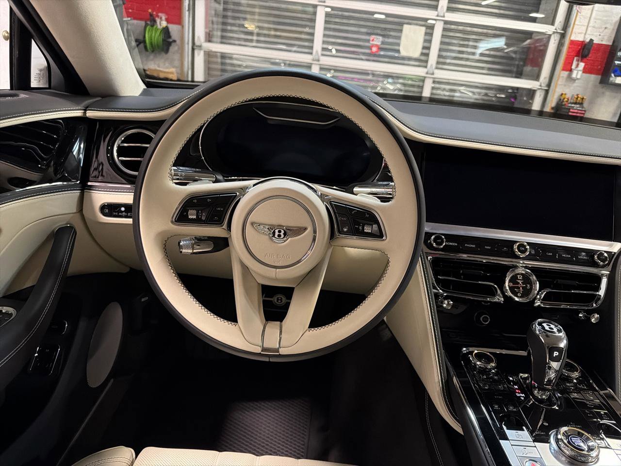 Used 2023 Bentley Flying Spur V8 AWD/4WD image 14