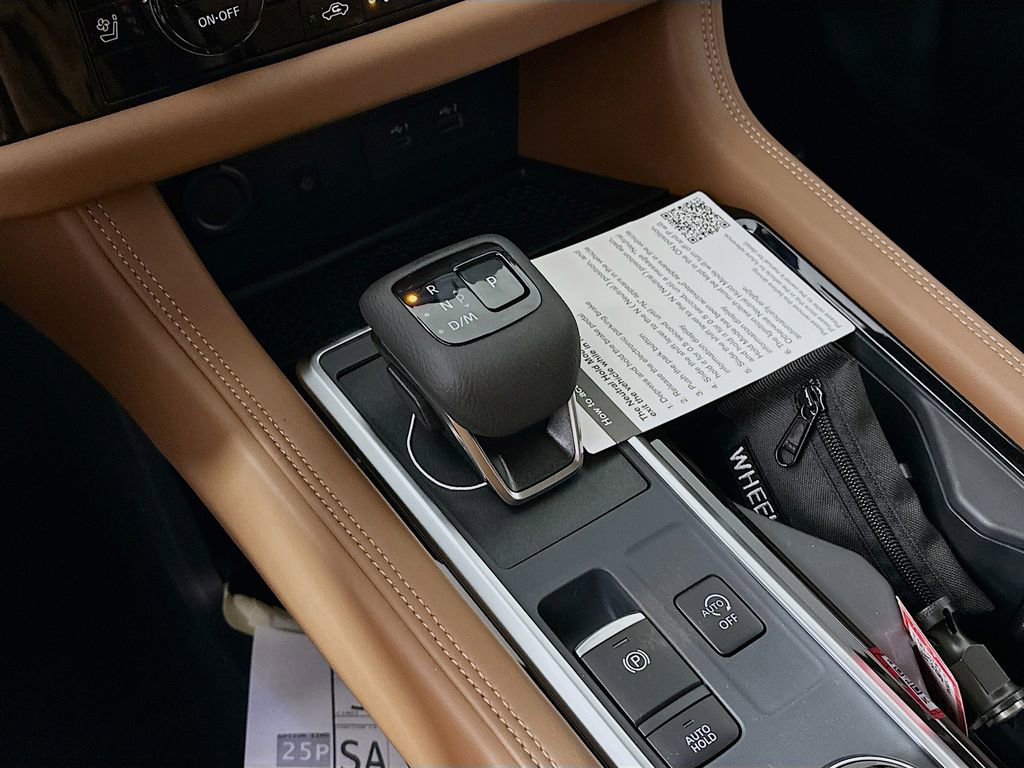 New 2025 Nissan Pathfinder Platinum w/ Black Appearance Package image 22