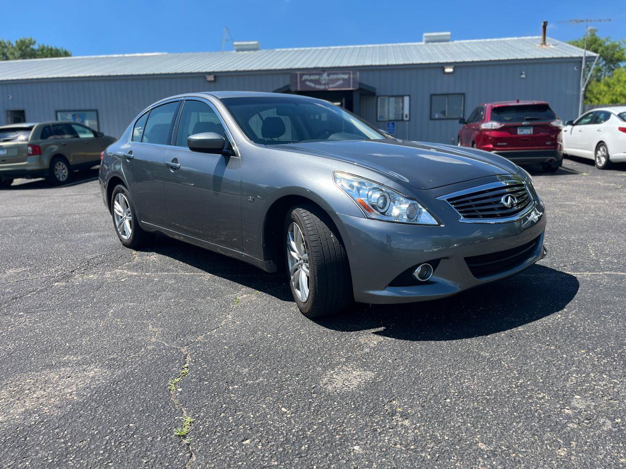 Used 2015 INFINITI Q40 AWD w/ Moonroof Package image 4