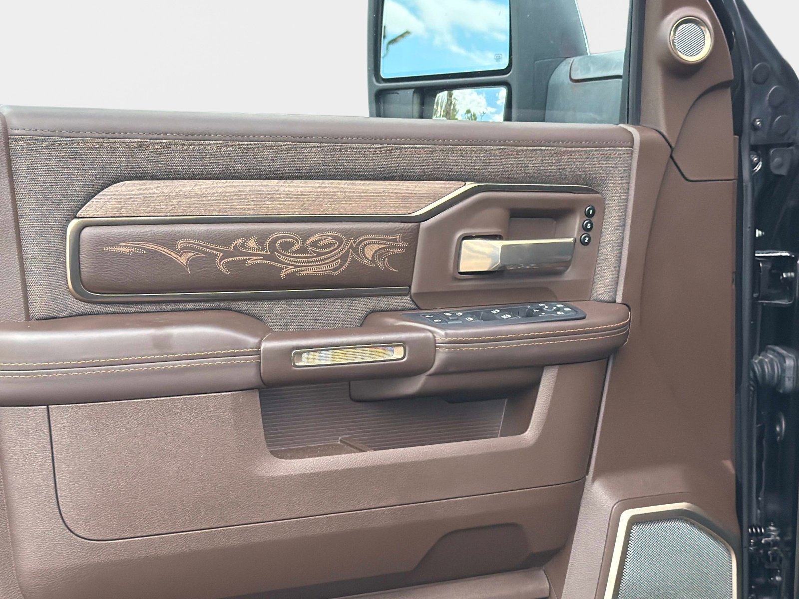 Used 2025 RAM 3500 Longhorn AWD/4WD image 37