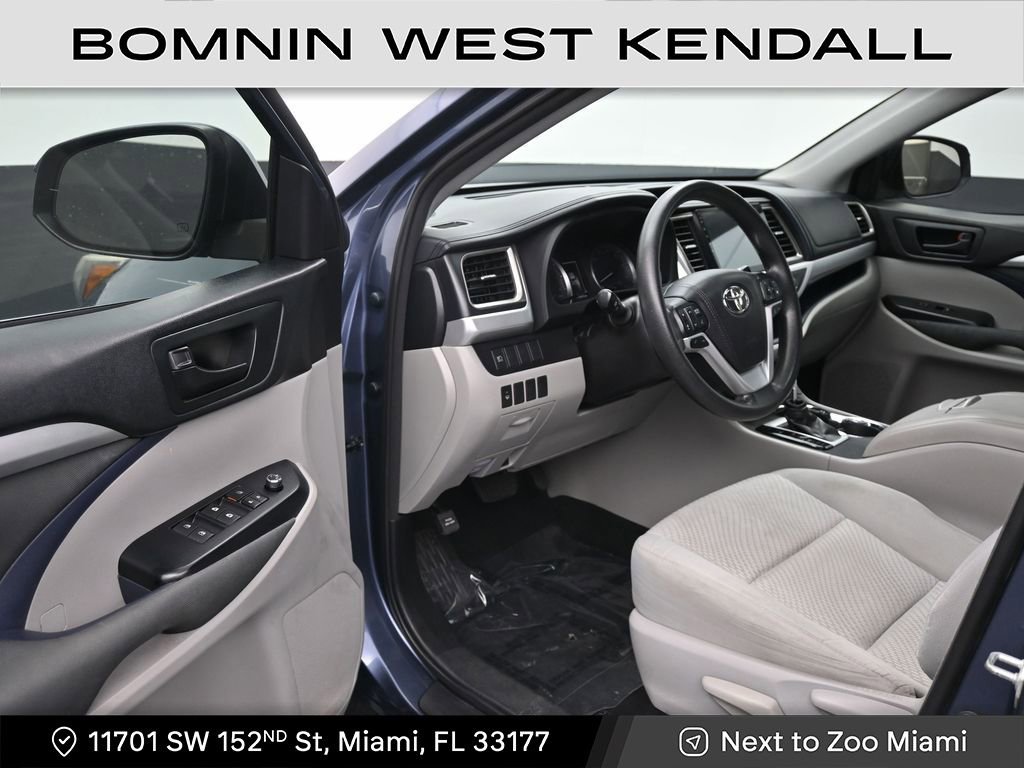 Used 2018 Toyota Highlander LE image 10