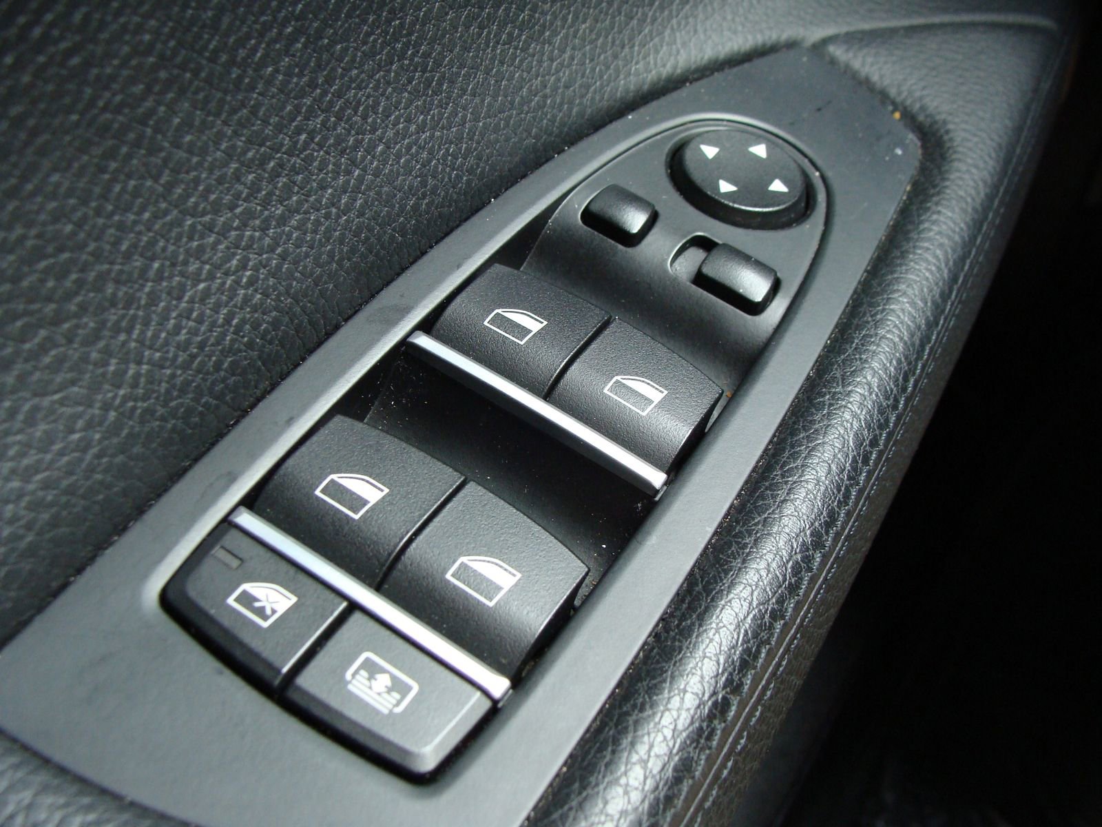 Used 2015 BMW 740Li image 32