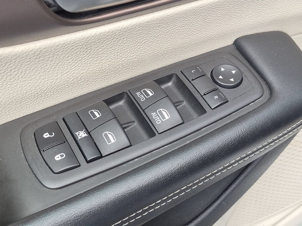 Used 2023 Chrysler Voyager LX FWD image 13