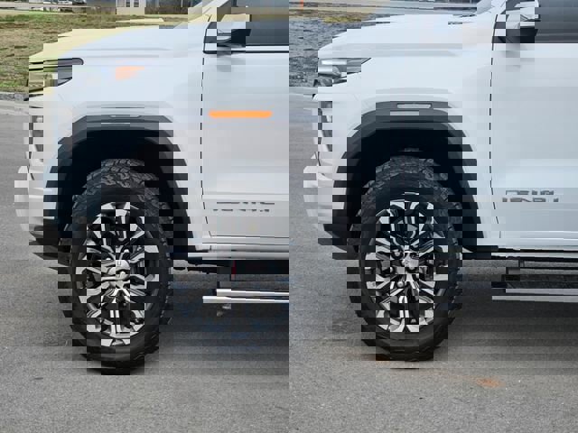 Used 2025 GMC Canyon Denali image 10