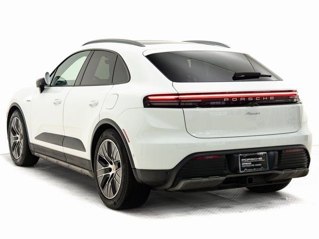 Certified 2025 Porsche Macan Electric image 3