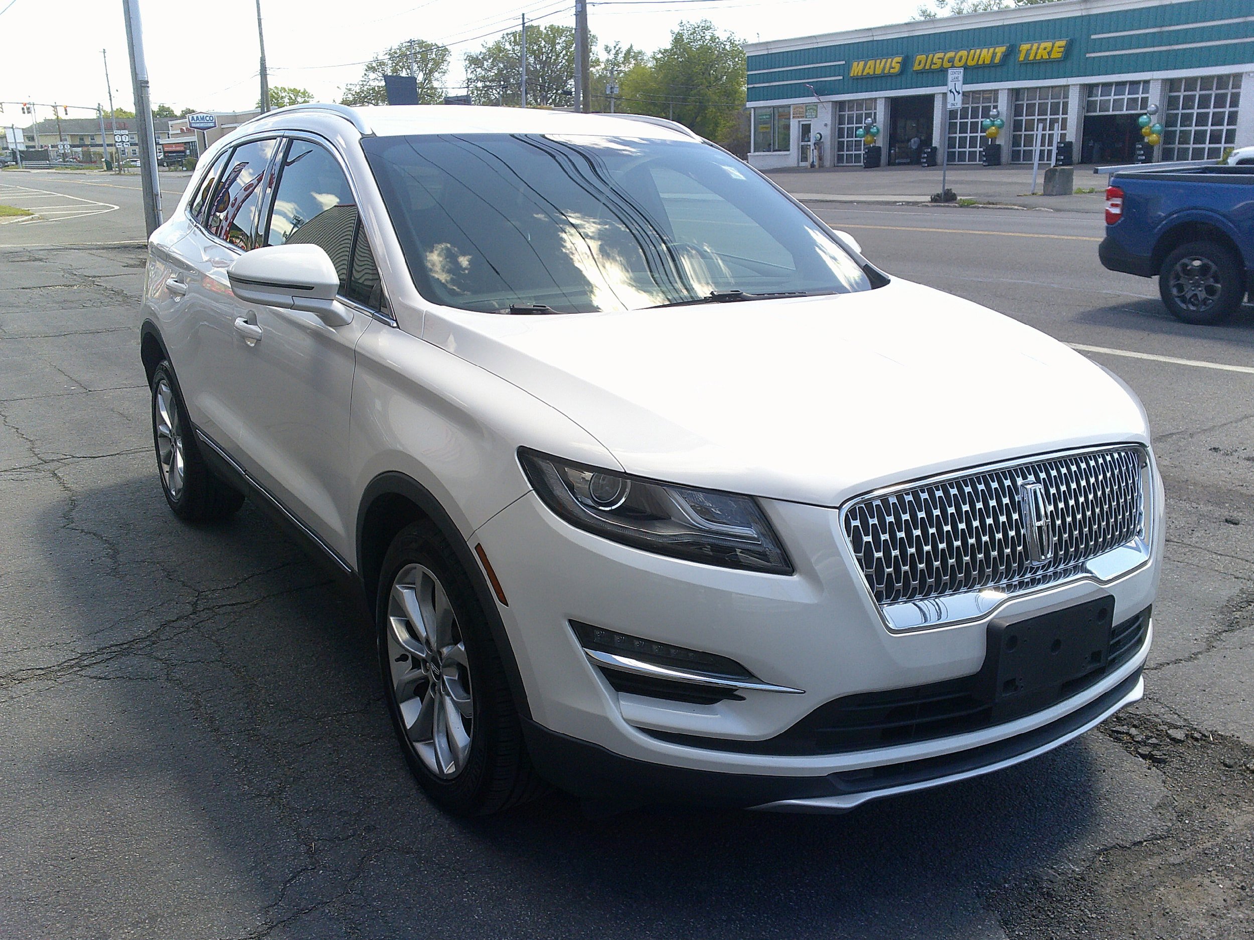 Used 2019 Lincoln MKC Select w/ Select Plus Package AWD/4WD image 8