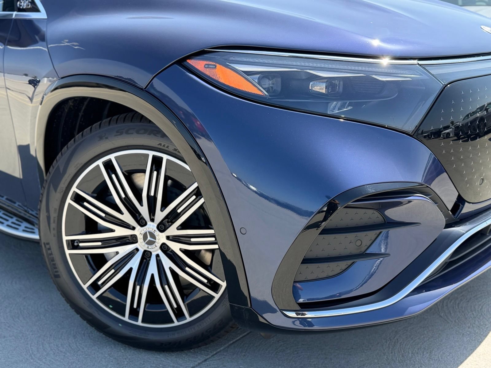 New 2026 Mercedes-Benz EQS 400 4MATIC SUV image 4