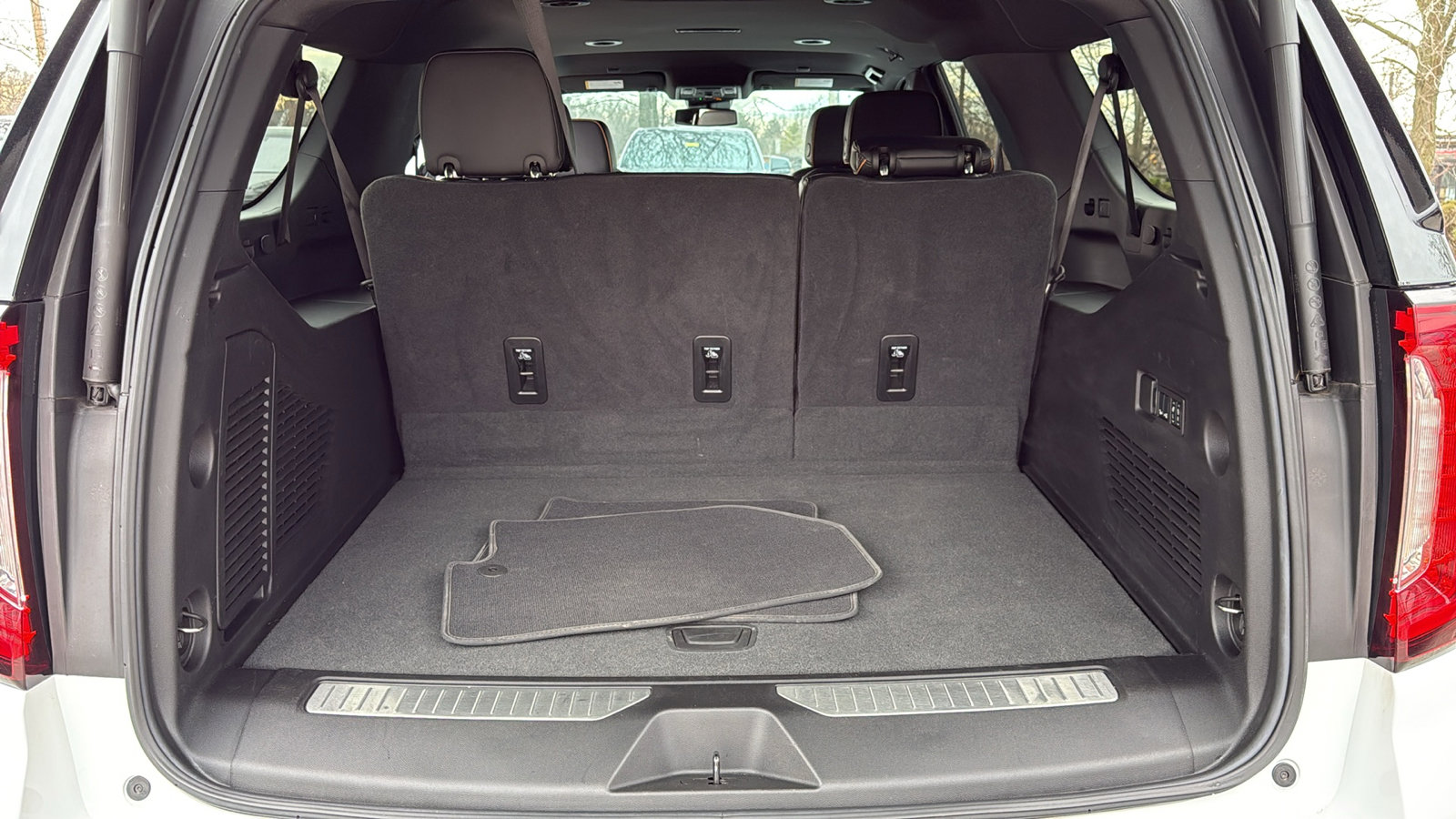 Used 2024 GMC Yukon XL AT4 image 31