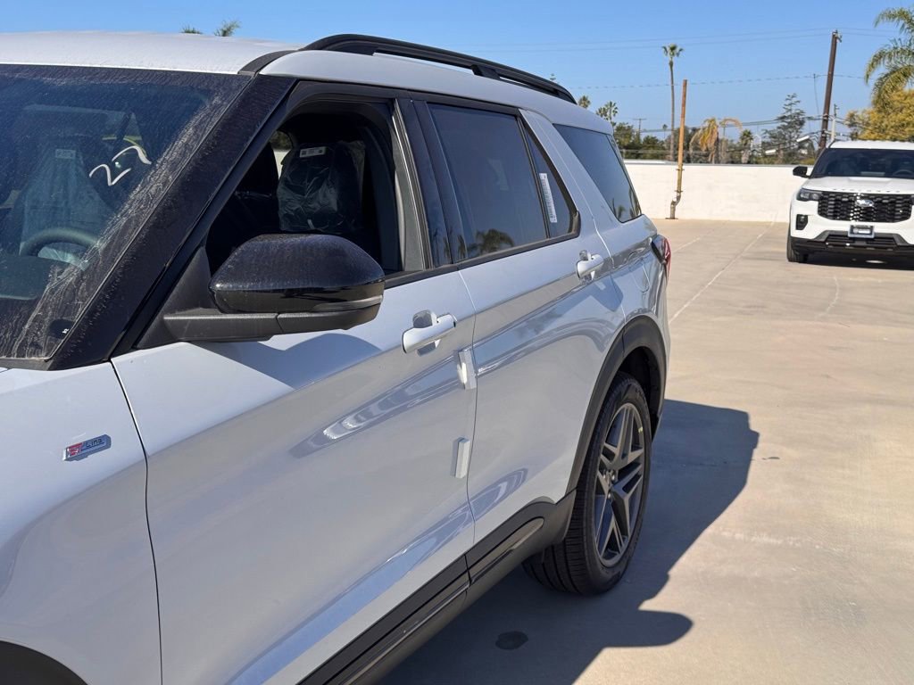 New 2026 Ford Explorer ST-Line w/ ST-Line Street Pack image 9