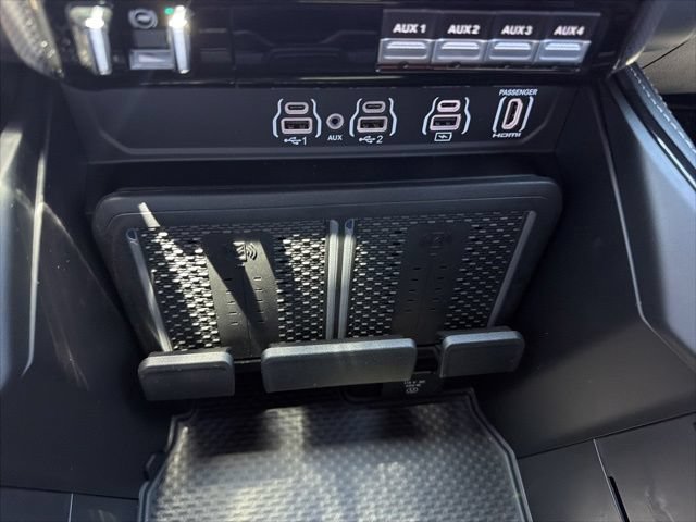 Used 2025 RAM 3500 Limited AWD/4WD image 13