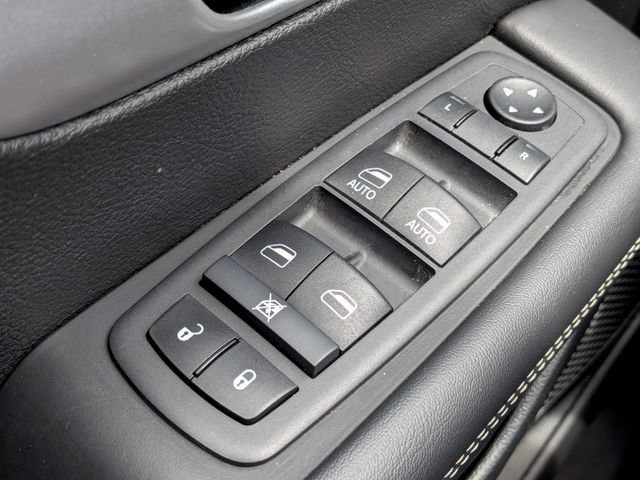 Used 2024 Chrysler Pacifica Limited FWD image 25