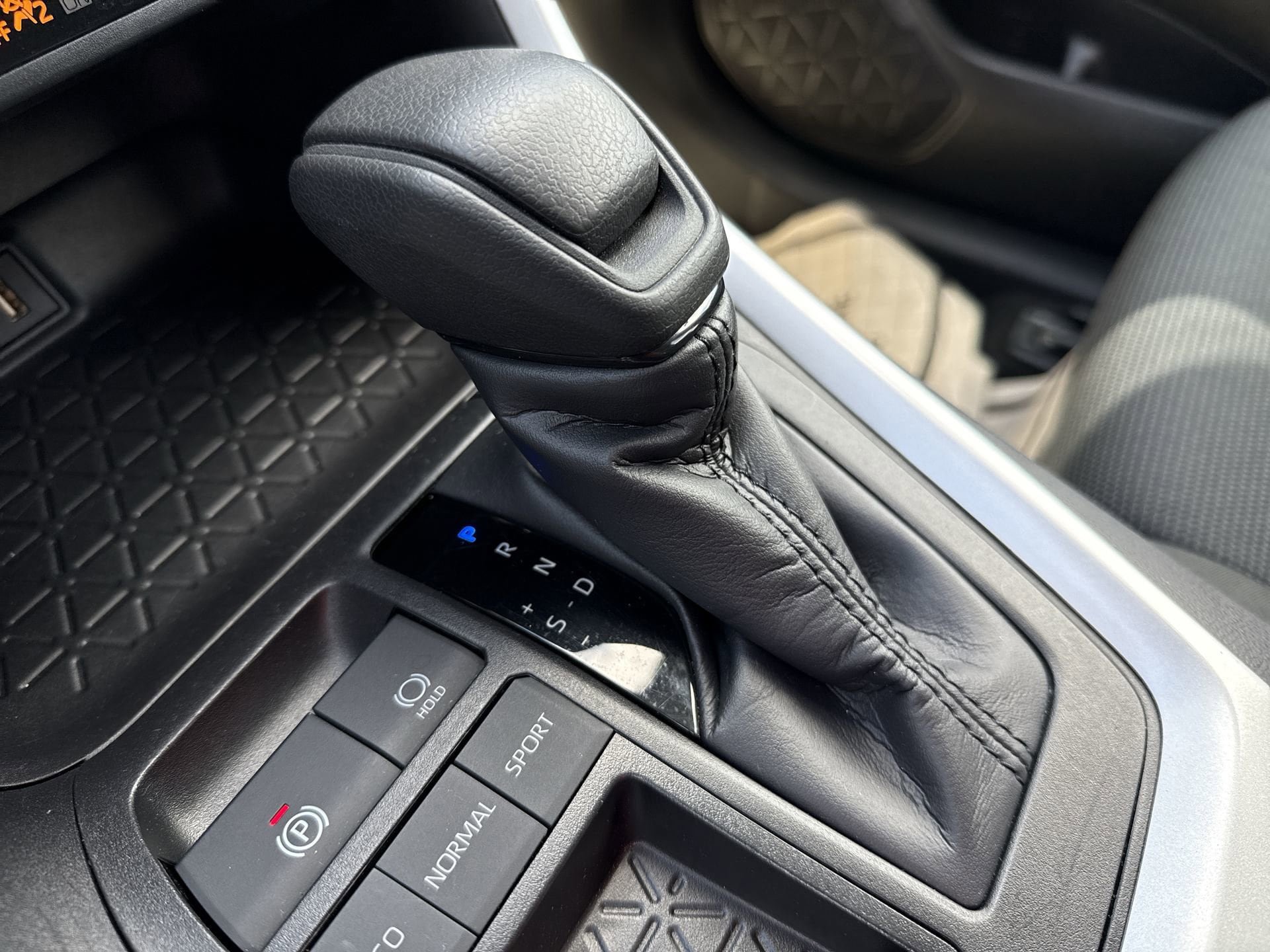 Certified 2025 Toyota RAV4 LE FWD image 21