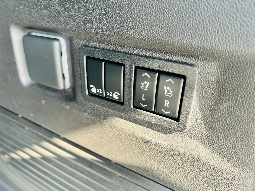 Used 2021 GMC Yukon SLT w/ SLT Premium Package image 42