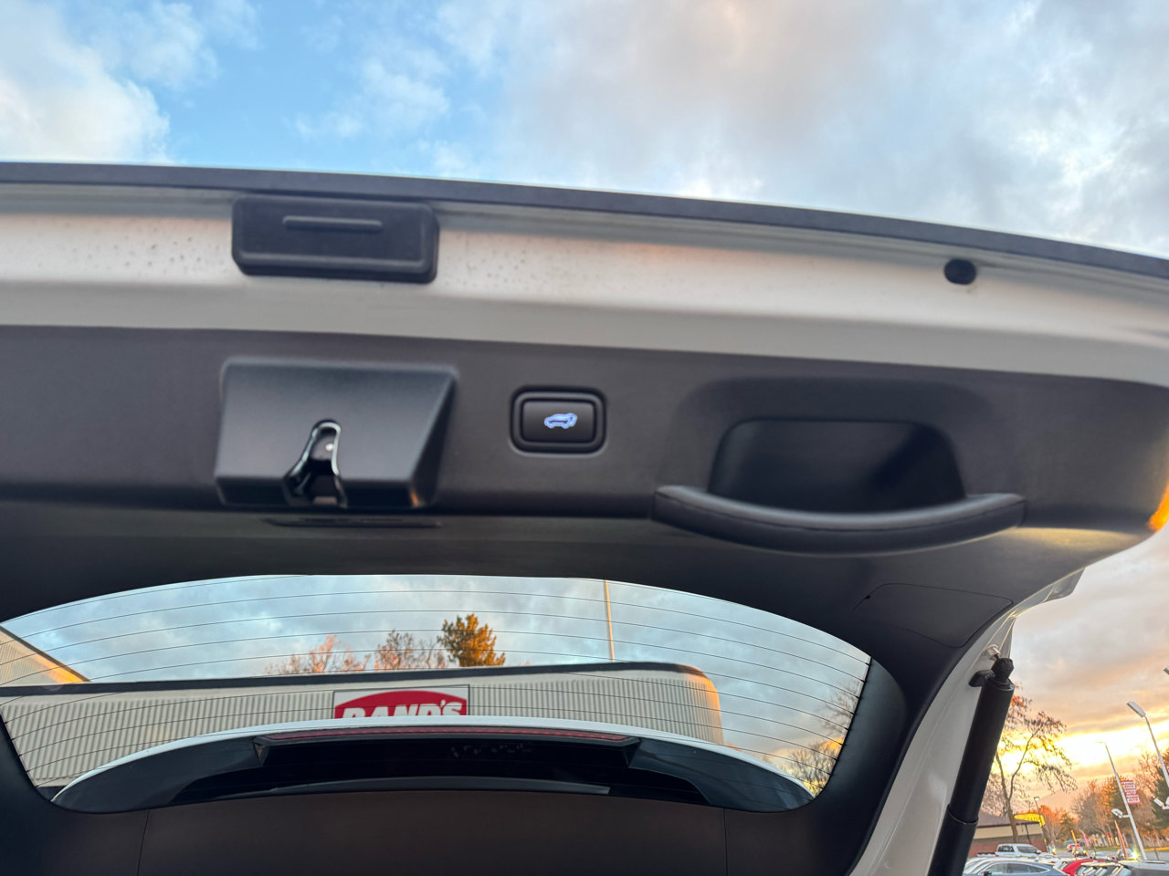 Used 2023 Hyundai Tucson Limited w/ Cargo Package image 16