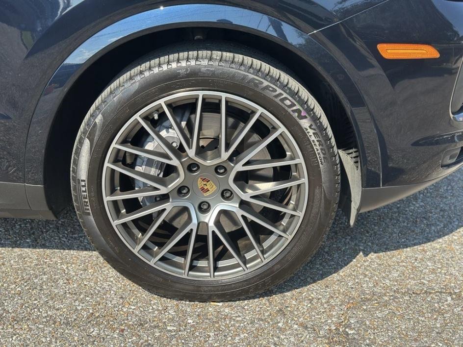 Used 2022 Porsche Cayenne Platinum Edition image 12