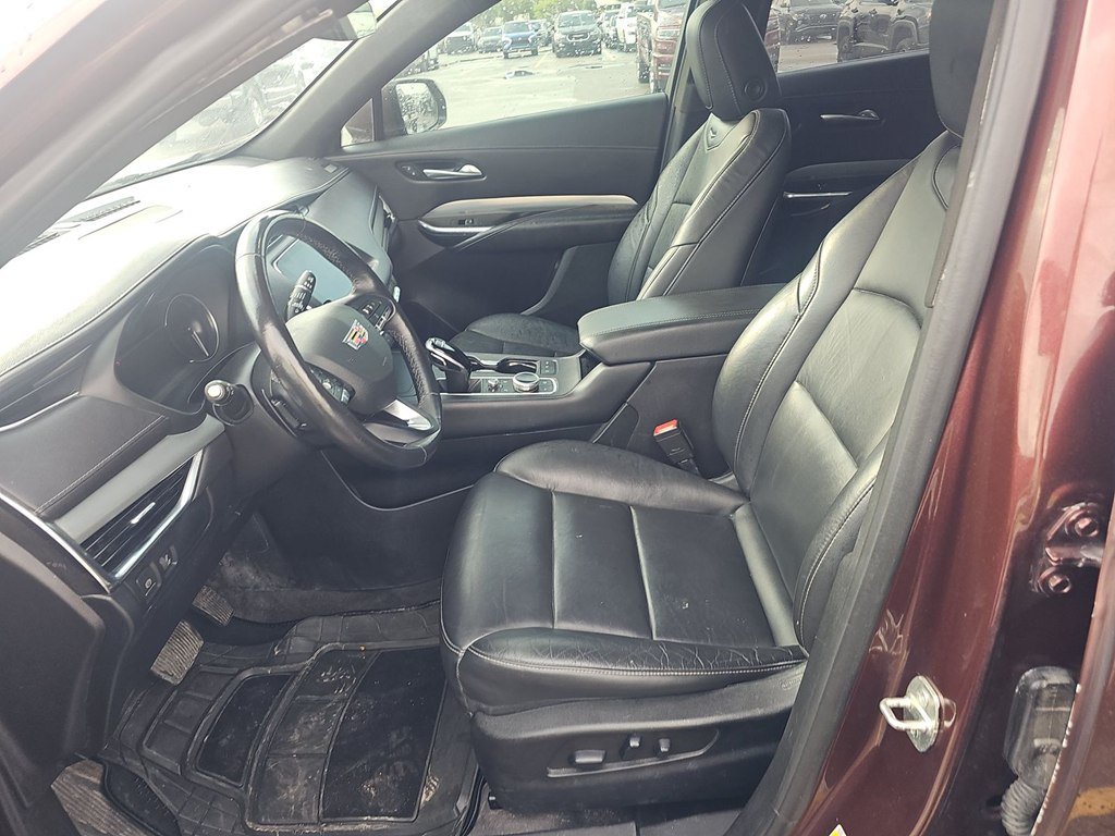 Used 2023 Cadillac XT4 Premium Luxury w/ Cold Weather Package AWD/4WD image 5