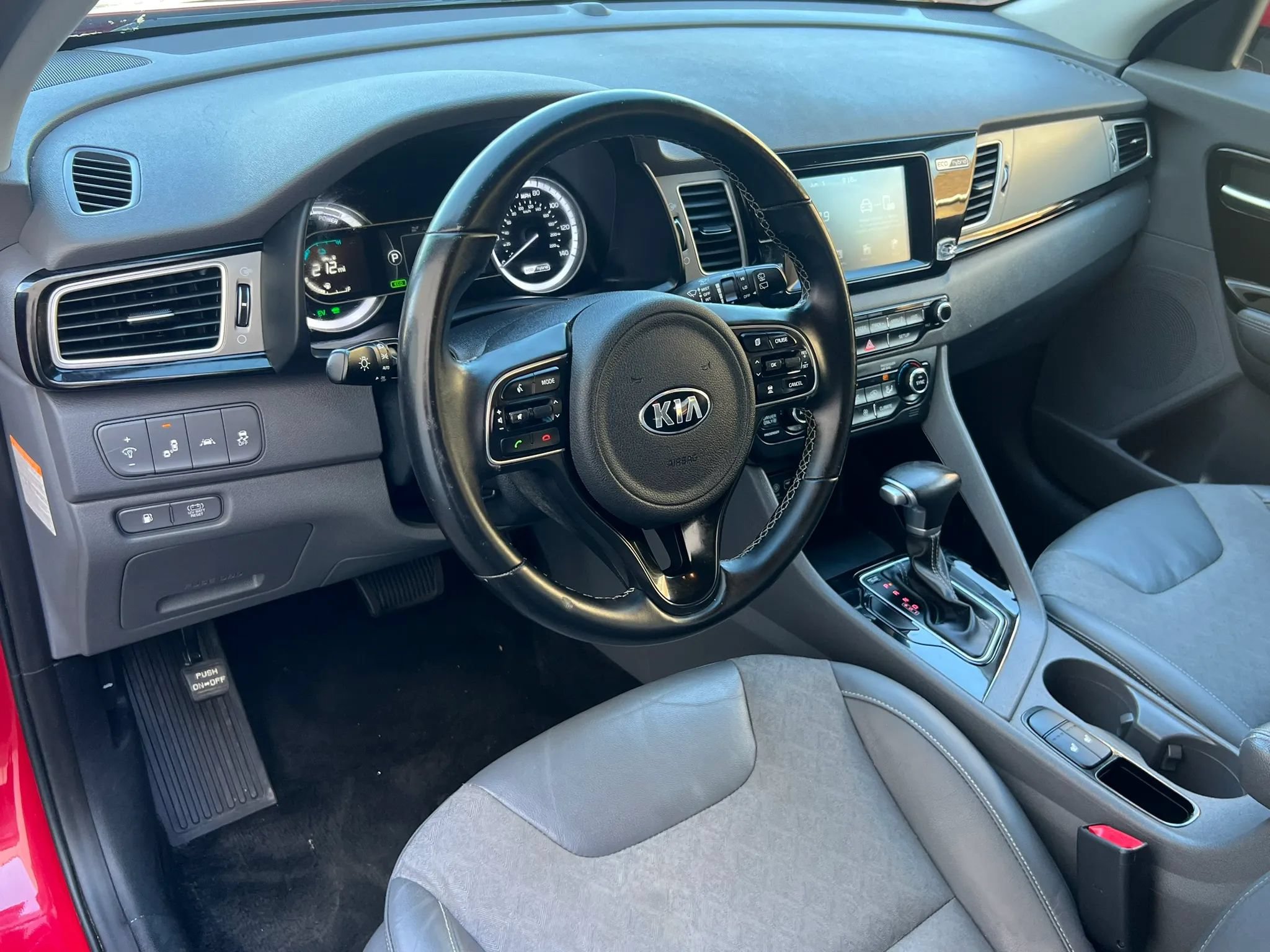 Used 2017 Kia Niro EX FWD image 15