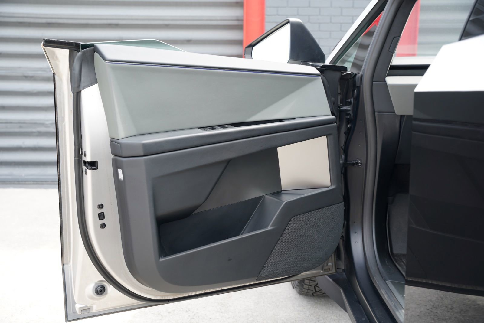 Used 2024 Tesla Cybertruck AWD Crew Cab image 14