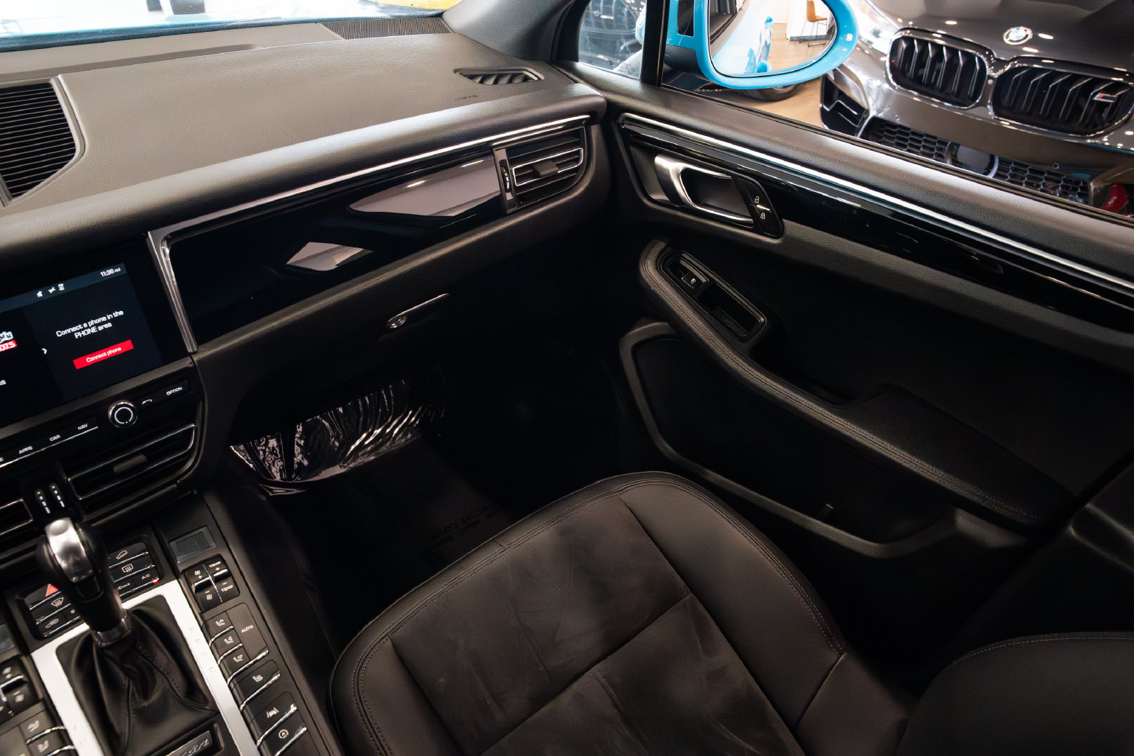 Used 2019 Porsche Macan w/ Premium Package AWD/4WD image 11