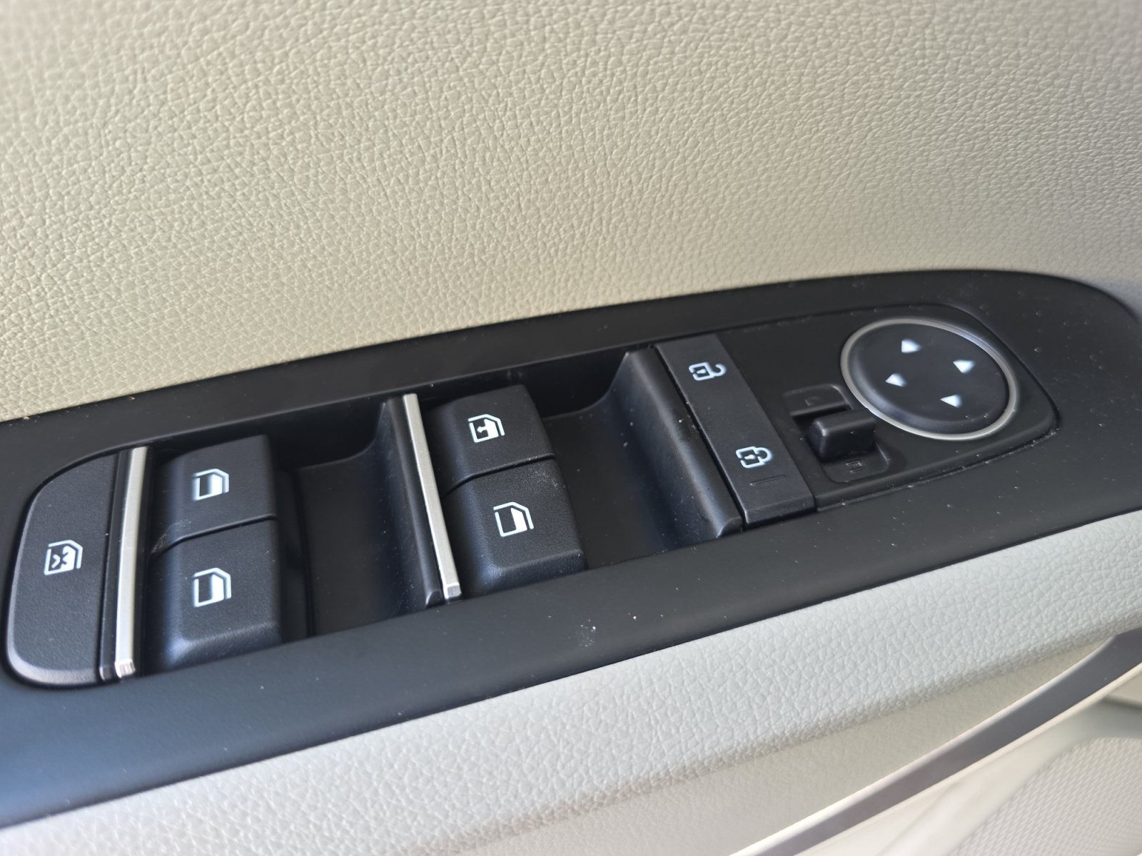 Certified 2025 Kia Soul LX w/ LX Technology Package FWD image 26