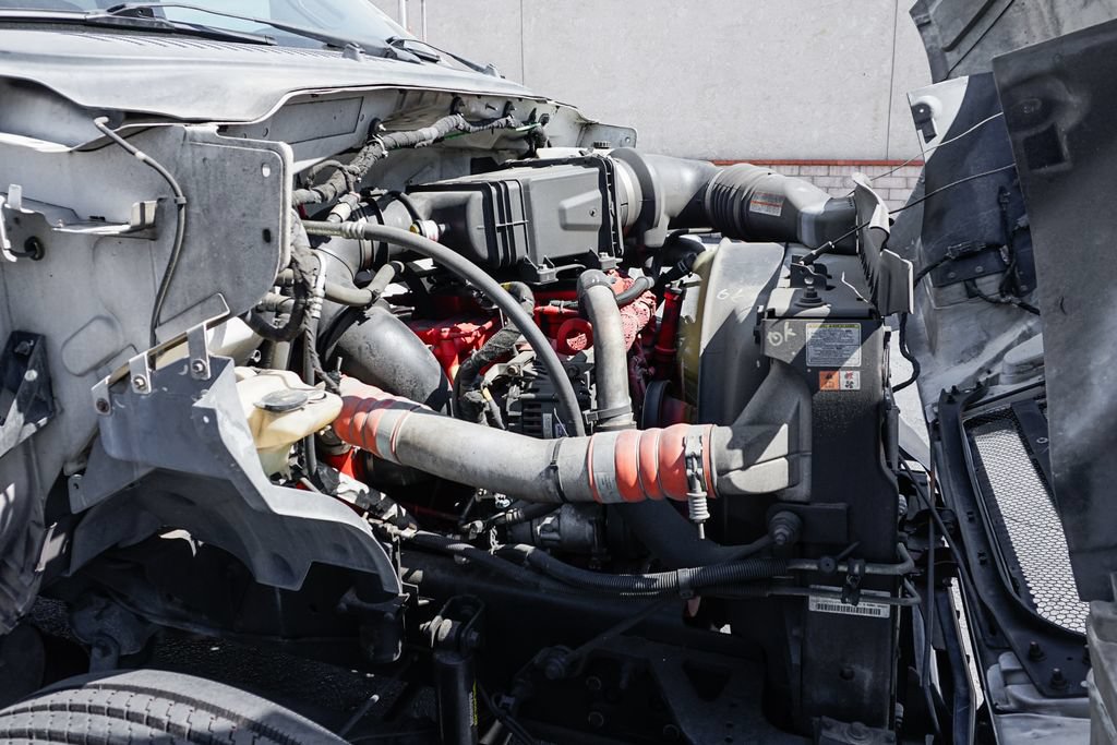 Used 2015 Ford F650 2WD Crew Cab Super Duty image 18