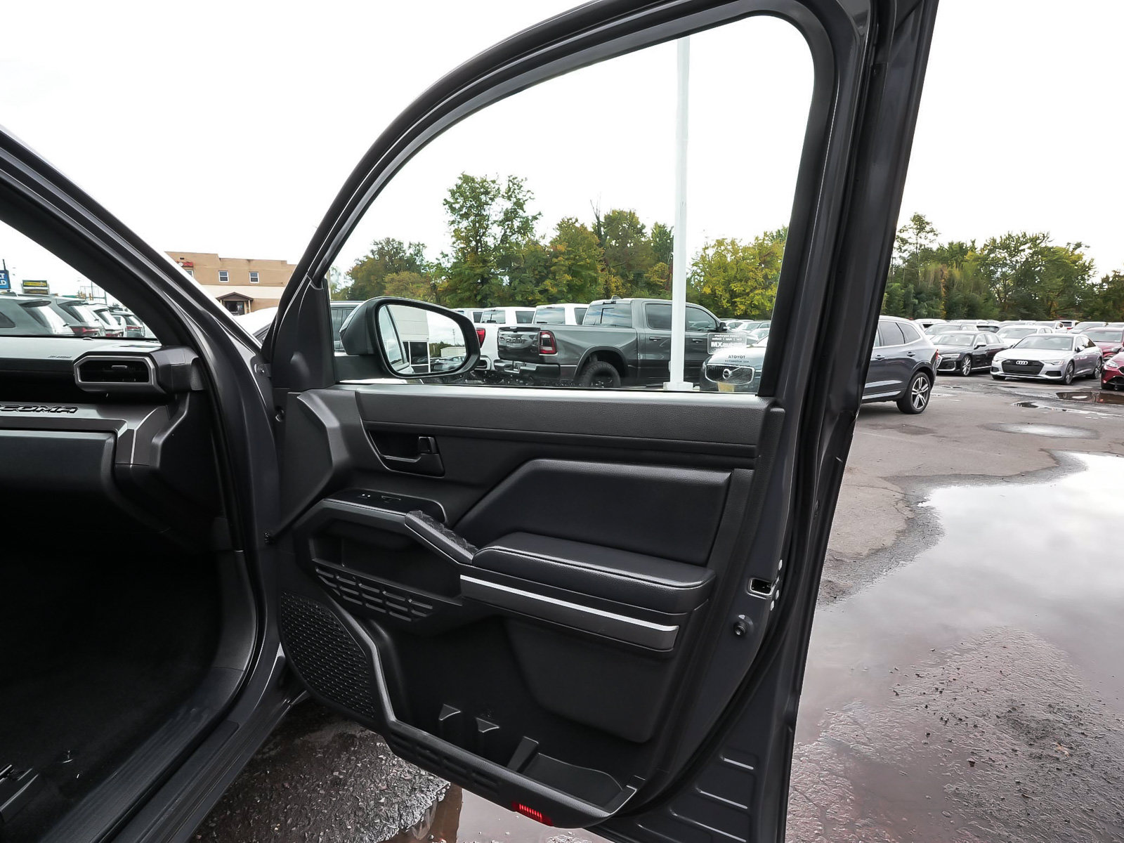 Used 2024 Toyota Tacoma SR5 AWD/4WD image 15