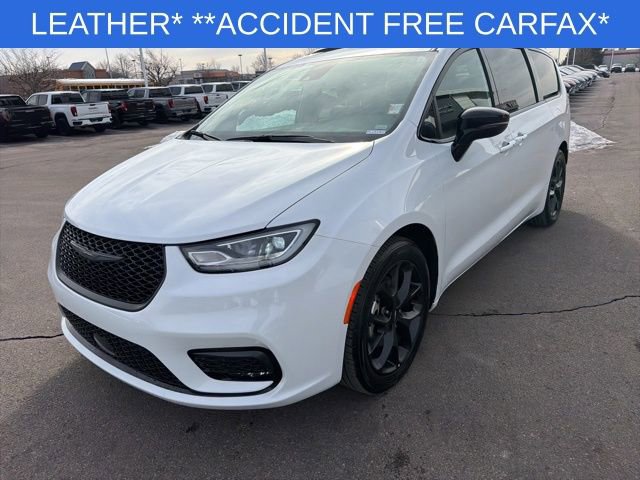 Used 2025 Chrysler Pacifica Limited image 5