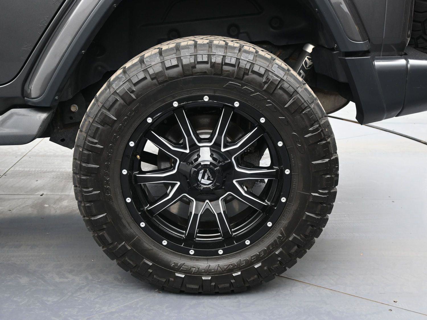 Used 2019 Jeep Wrangler Unlimited Sahara image 9