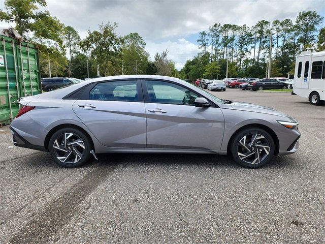 New 2025 Hyundai Elantra SEL image 2