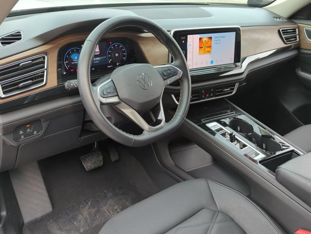 Used 2025 Volkswagen Atlas SE FWD image 15