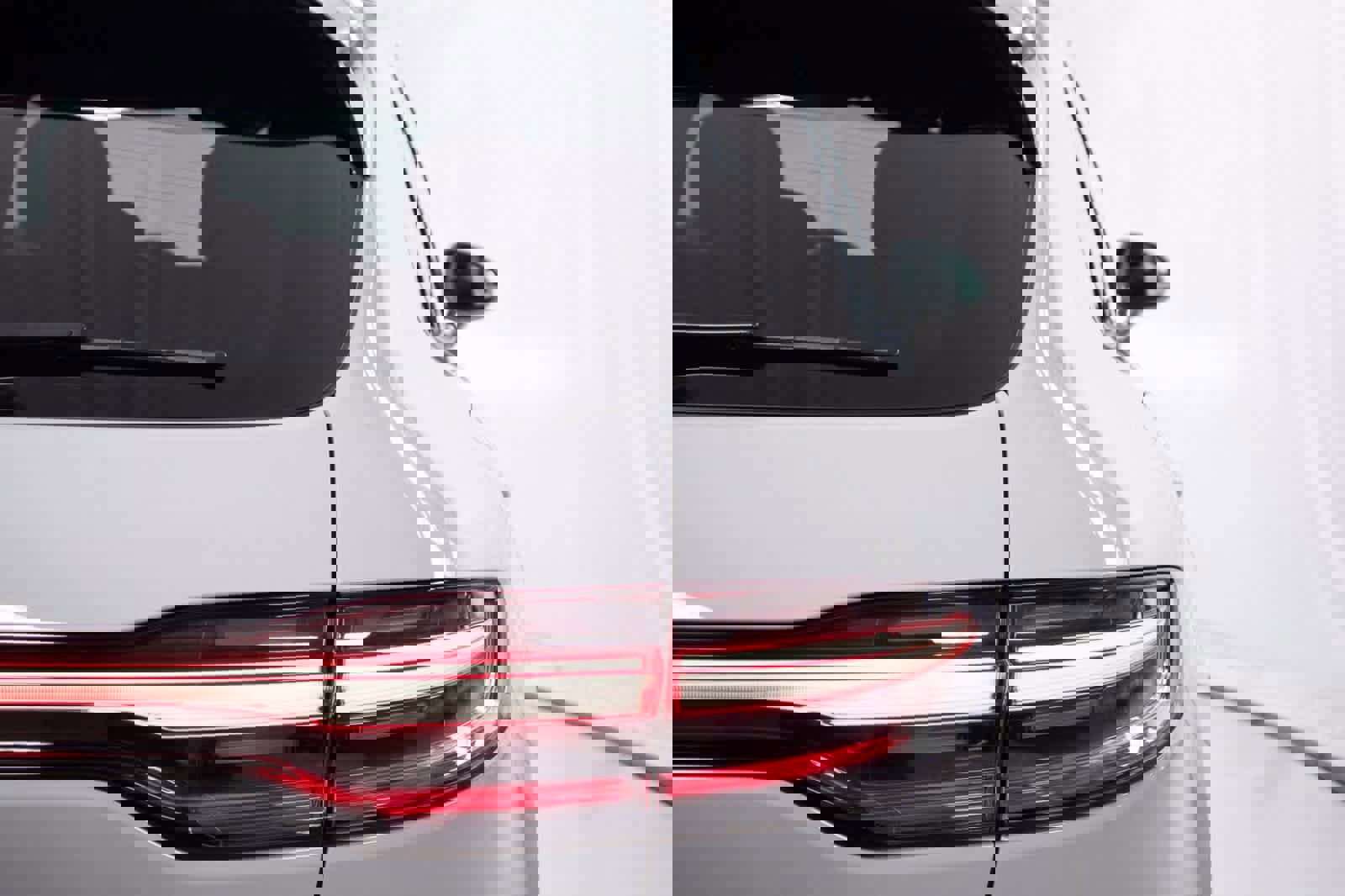 Certified 2025 Porsche Macan image 38