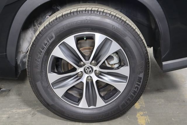Used 2022 Toyota Highlander XLE FWD image 41
