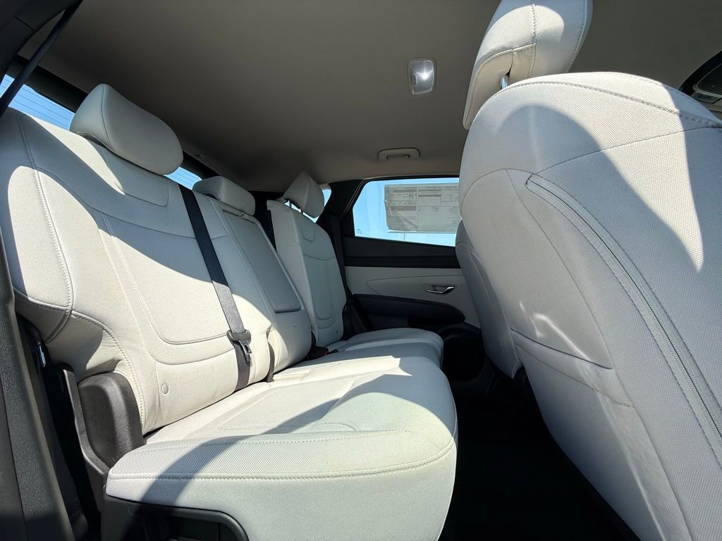 Used 2025 Hyundai Tucson SE image 13