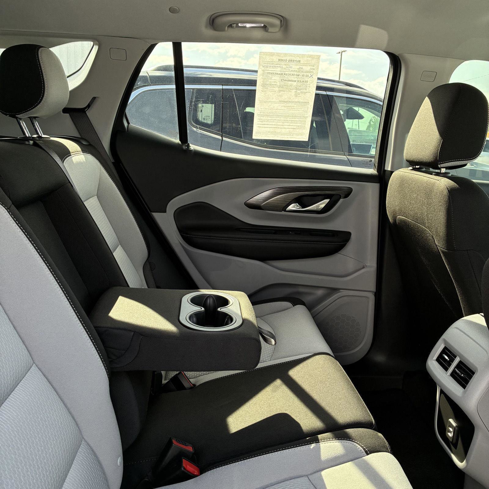 Used 2024 GMC Terrain SLE w/ Driver Convenience Package image 13