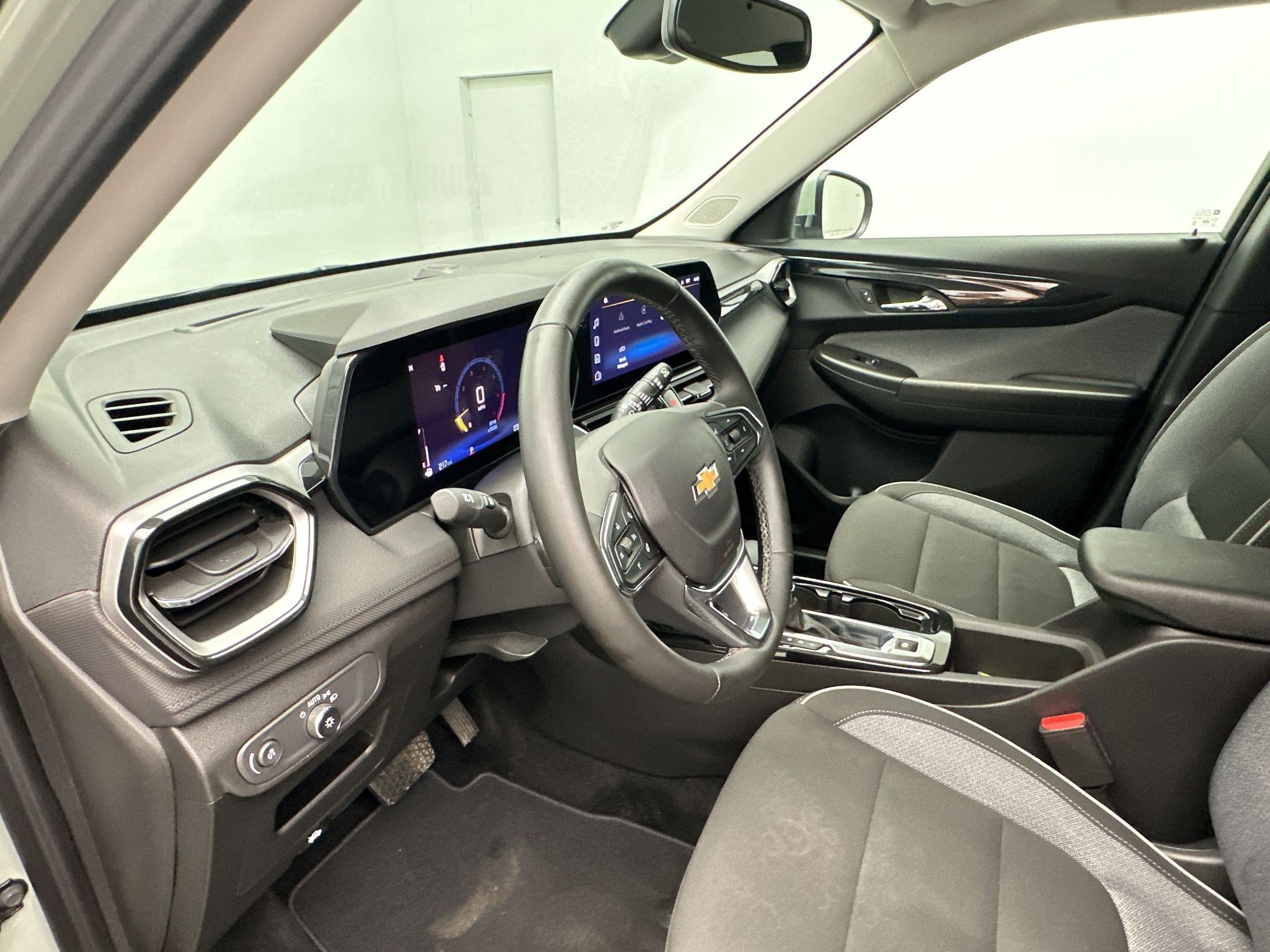 Certified 2025 Chevrolet TrailBlazer LT w/ Convenience Package FWD image 4