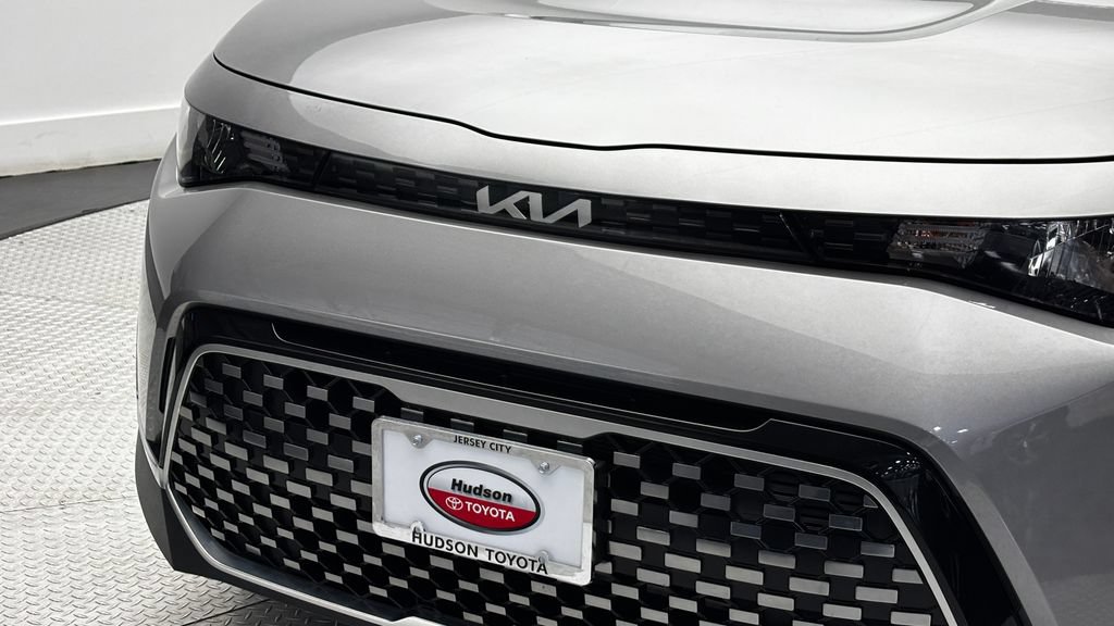 Used 2025 Kia Soul EX FWD image 2