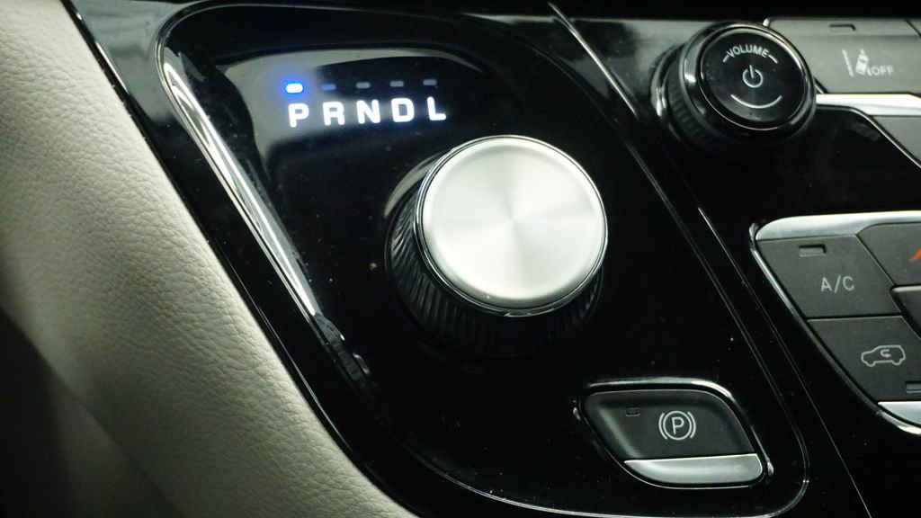 Used 2024 Chrysler Pacifica Limited FWD image 33