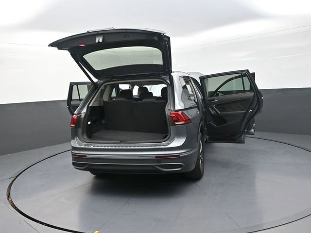 Used 2024 Volkswagen Tiguan Wolfsburg Edition image 32
