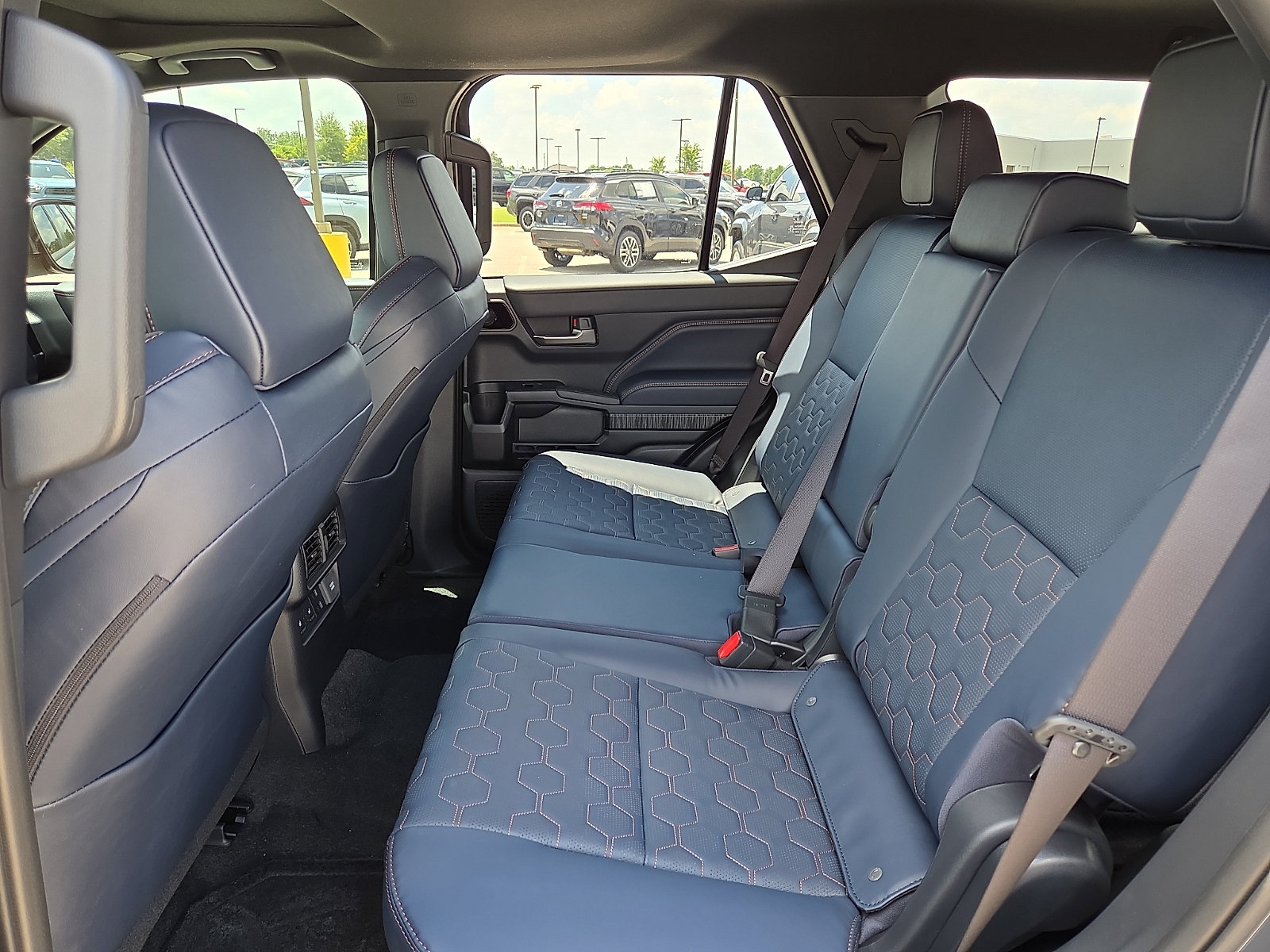 New 2026 Toyota 4Runner Platinum AWD/4WD image 7
