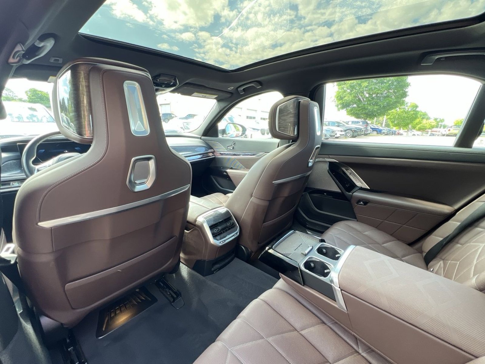 Used 2024 BMW i7 xDrive60 RWD image 27