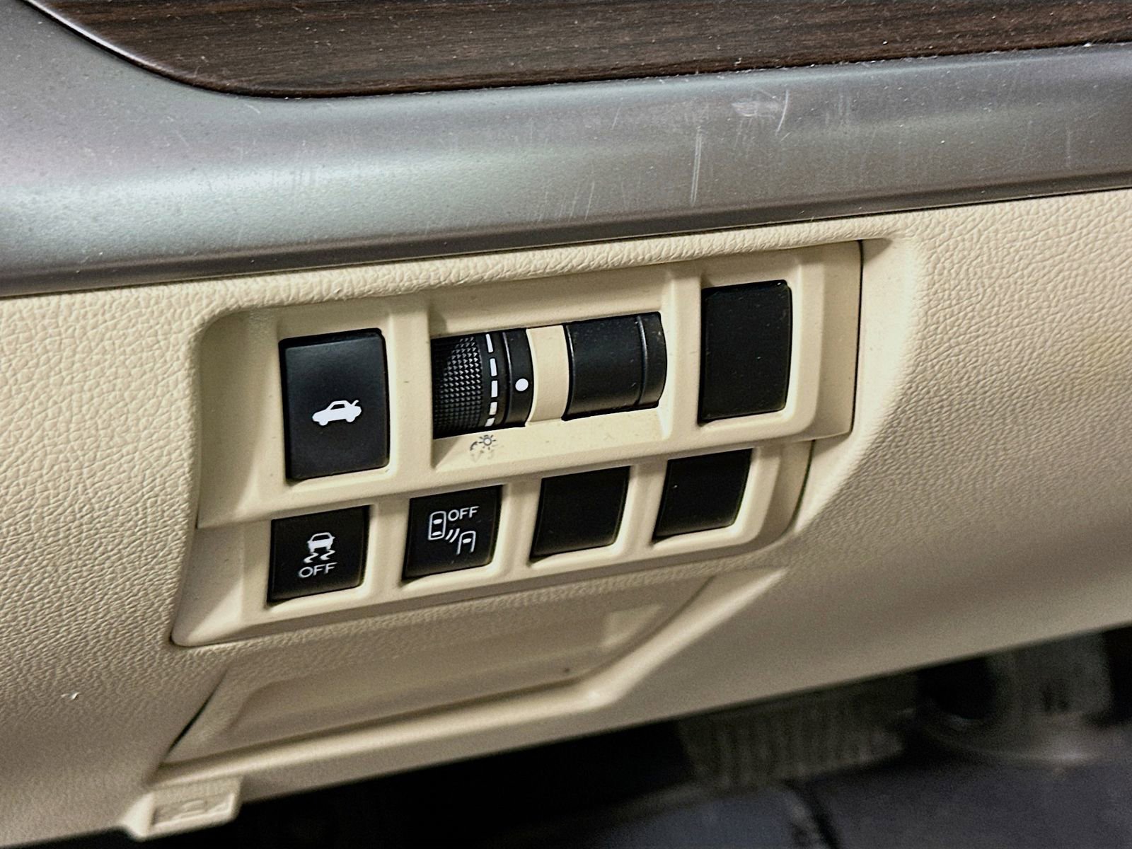 Used 2017 Subaru Legacy 2.5i Limited w/ Popular Package #4 image 11