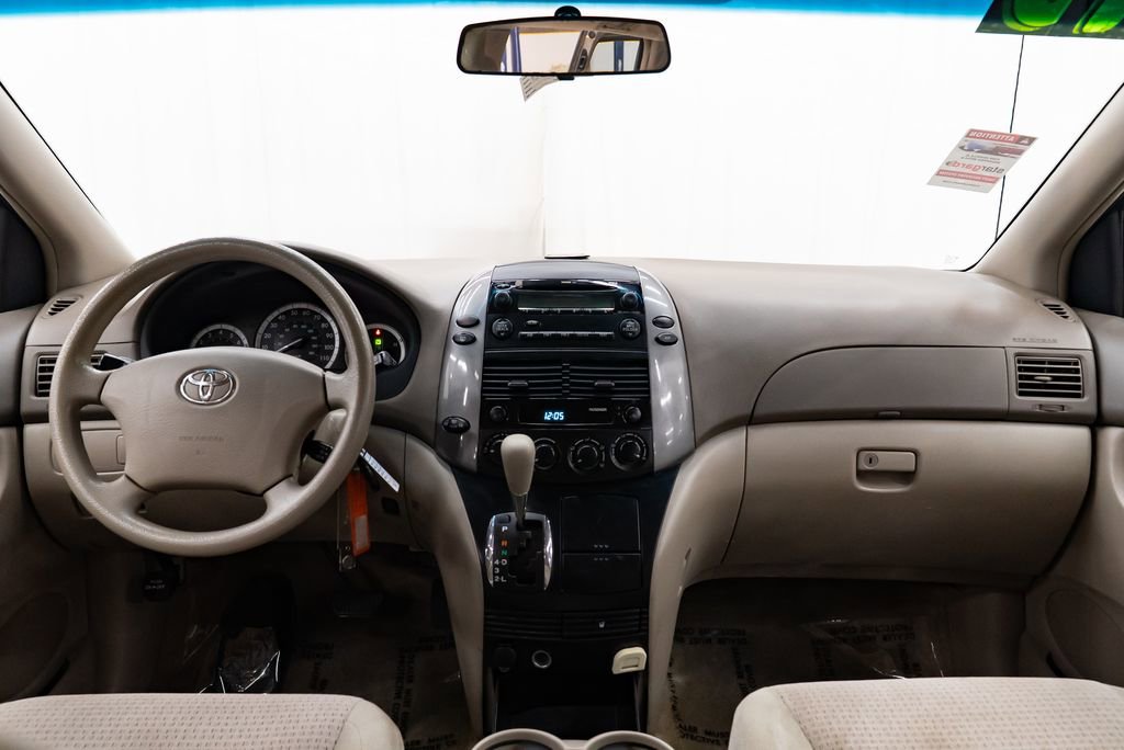 Used 2010 Toyota Sienna CE FWD image 9