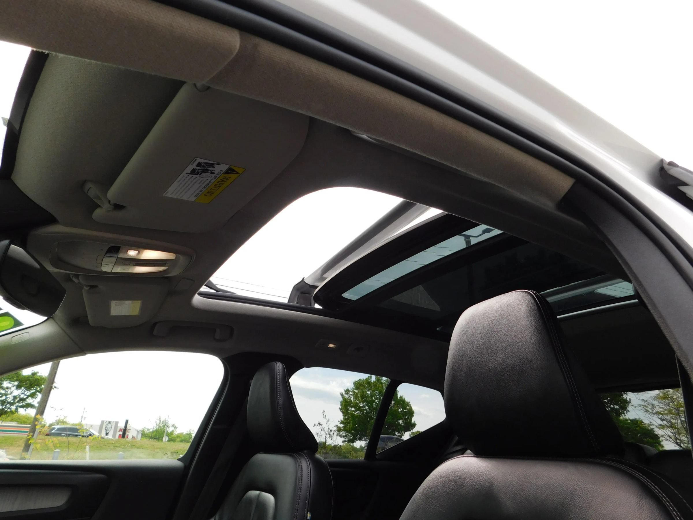 Used 2023 Volvo XC40 B5 Plus w/ Driver Assist Package AWD/4WD image 18