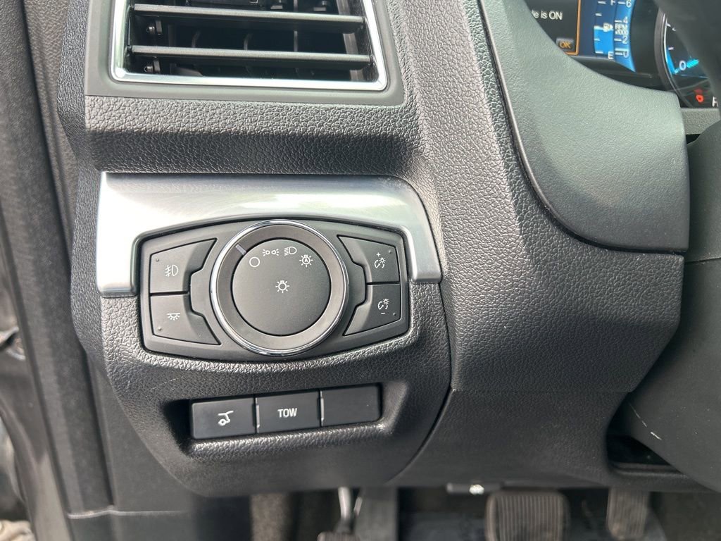 Used 2018 Ford Explorer Sport w/ Ford Safe & Smart Package image 22