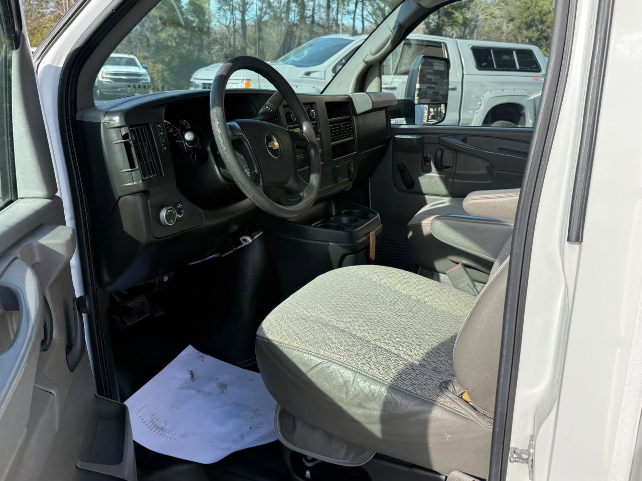 Used 2015 Chevrolet Express 3500 Extended image 7