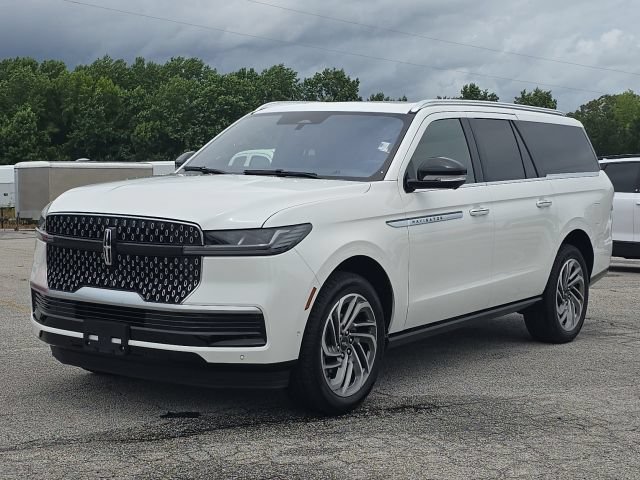 Used 2025 Lincoln Navigator L Reserve AWD/4WD image 1