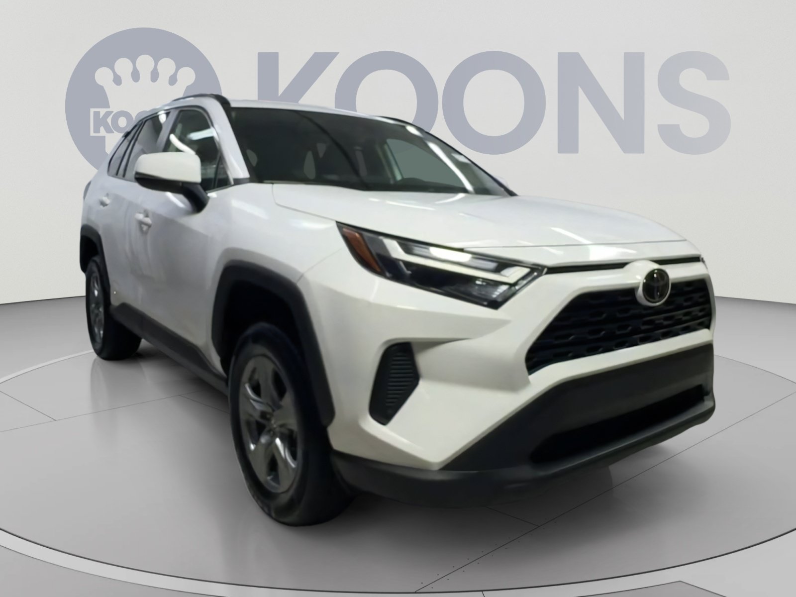 Used 2025 Toyota RAV4 XLE AWD/4WD image 2